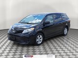 Used 2018 Toyota Sienna L image 2