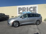 Used 2021 Chrysler Pacifica Touring-L image 2
