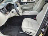 Certified 2022 Volvo XC60 B5 Momentum image 2