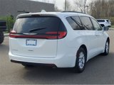 Used 2022 Chrysler Pacifica Touring-L w/ Uconnect Theater Family Group image 4