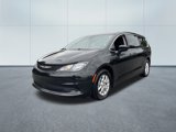 Used 2022 Chrysler Voyager LX image 2