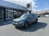 Used 2019 Volkswagen Tiguan SE w/ Panoramic Sunroof Package image 2