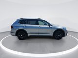Certified 2022 Volkswagen Tiguan SE R-Line image 2