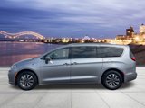 Used 2021 Chrysler Pacifica Touring-L image 2