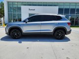 Certified 2022 Volkswagen Taos SE w/ Panoramic Sunroof Package image 4