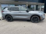 Used 2022 Mitsubishi Outlander SE image 2