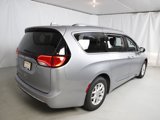 Used 2020 Chrysler Pacifica Touring-L image 3