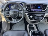 Used 2022 Chrysler Pacifica Touring-L image 3