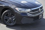 Used 2024 Volkswagen Jetta SE w/ Panoramic Sunroof Package image 3