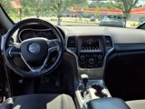 Used 2019 Jeep Grand Cherokee Laredo image 6