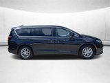 Used 2023 Chrysler Pacifica Touring-L image 2