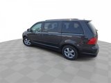Used 2011 Volkswagen Routan SE image 6