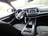 Used 2018 Toyota Highlander LE image 3