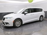 Used 2023 Chrysler Pacifica Touring-L image 4
