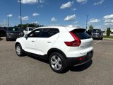 Used 2020 Volvo XC40 T4 Momentum image 3