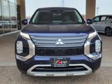 Used 2023 Mitsubishi Outlander SE image 2