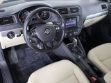 Used 2017 Volkswagen Jetta SE image 2