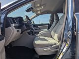 Used 2017 Toyota Highlander LE image 6