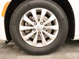 Used 2018 Chrysler Pacifica Touring-L image 6