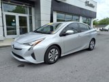 Used 2017 Toyota Prius Four image 2