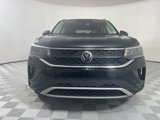 Used 2024 Volkswagen Taos SE w/ Panoramic Sunroof Package image 2