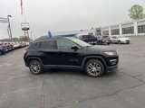 Used 2018 Jeep Compass Latitude image 2