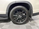 Used 2019 Toyota Highlander SE w/ Phone Cable & Charge Package image 6