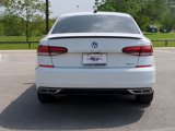 Used 2022 Volkswagen Passat 2.0T R-Line image 4