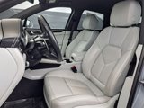 Certified 2022 Porsche Macan image 5