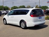 Used 2022 Chrysler Pacifica Touring-L image 6
