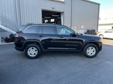 Used 2022 Jeep Grand Cherokee Laredo image 2