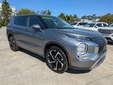 Used 2023 Mitsubishi Outlander SE image 2