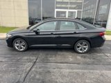 Used 2022 Volkswagen Jetta SE image 2