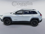 Used 2019 Jeep Cherokee Trailhawk image 3