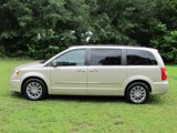 Used 2016 Chrysler Town & Country Touring-L image 3