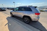 Used 2017 Jeep Grand Cherokee Limited w/ Luxury Group II image 3
