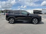 Used 2023 Nissan Rogue SV image 2
