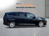Used 2019 Chrysler Pacifica Touring-L image 4