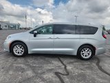 Used 2023 Chrysler Pacifica Touring-L image 5