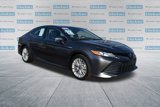 Used 2020 Toyota Camry XLE image 3