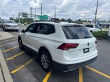 Used 2018 Volkswagen Tiguan SE w/ Panoramic Sunroof Package image 4