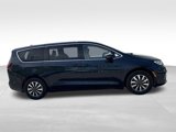 Used 2022 Chrysler Pacifica Touring-L image 6