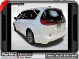 Used 2023 Chrysler Voyager LX image 4