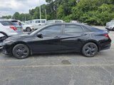 Used 2022 Hyundai Elantra SEL w/ Convenience Package image 3