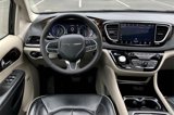 Used 2022 Chrysler Pacifica Limited image 5