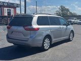 Used 2017 Toyota Sienna XLE Premium image 5