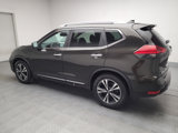 Used 2017 Nissan Rogue SL image 3