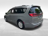 Used 2022 Chrysler Pacifica Touring-L image 4