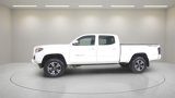 Used 2016 Toyota Tacoma TRD Sport w/ Premium & Technology Package image 4