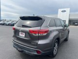Used 2018 Toyota Highlander XLE image 3